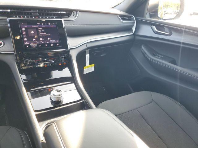 new 2025 Jeep Grand Cherokee car, priced at $33,860