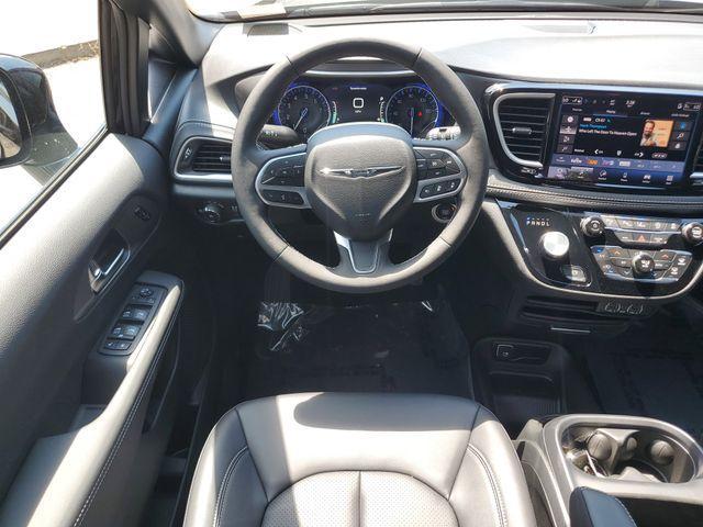 new 2025 Chrysler Pacifica car, priced at $45,405