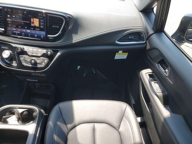 new 2025 Chrysler Pacifica car, priced at $45,405