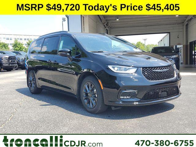 new 2025 Chrysler Pacifica car, priced at $45,405