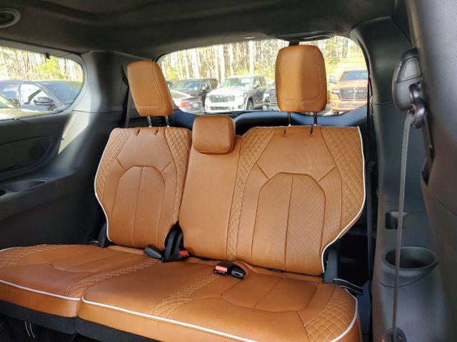 new 2025 Chrysler Pacifica Hybrid car, priced at $46,803