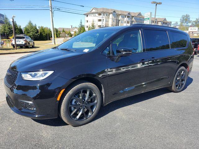 new 2025 Chrysler Pacifica car, priced at $51,257