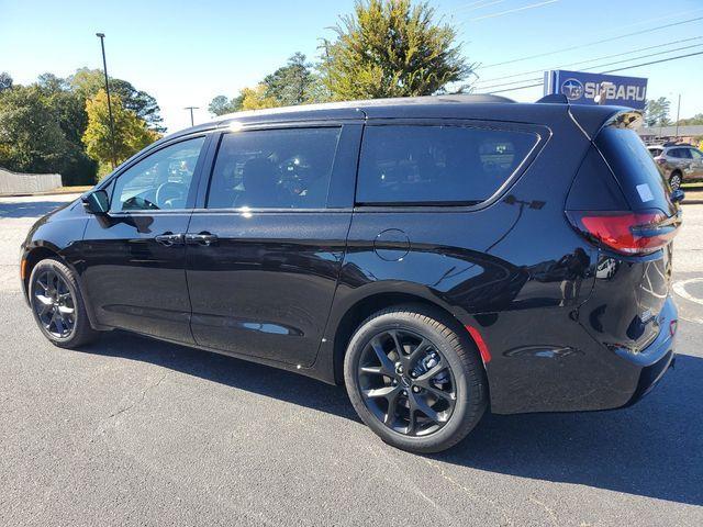 new 2025 Chrysler Pacifica car, priced at $51,257