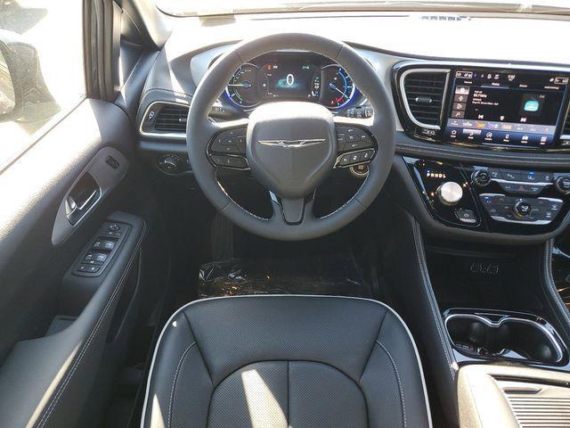 new 2025 Chrysler Pacifica Hybrid car, priced at $45,408