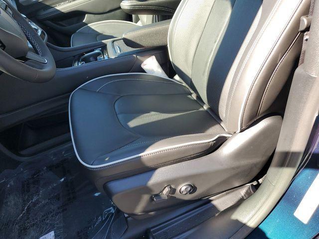 new 2025 Chrysler Pacifica Hybrid car, priced at $45,408