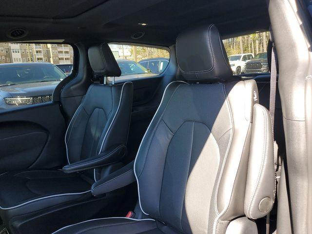 new 2025 Chrysler Pacifica Hybrid car, priced at $45,408