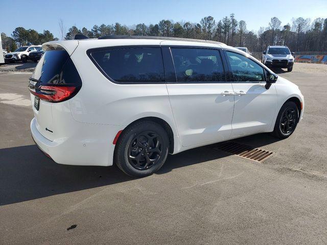 new 2025 Chrysler Pacifica Hybrid car, priced at $44,780