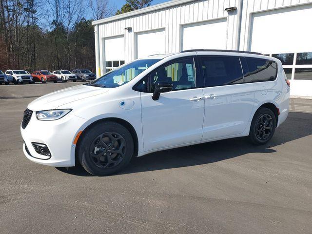 new 2025 Chrysler Pacifica Hybrid car, priced at $44,780