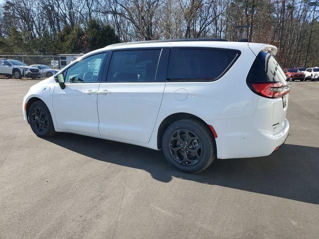 new 2025 Chrysler Pacifica Hybrid car, priced at $44,780