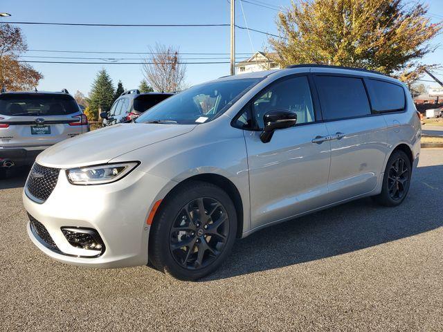 new 2026 Chrysler Pacifica car, priced at $48,286