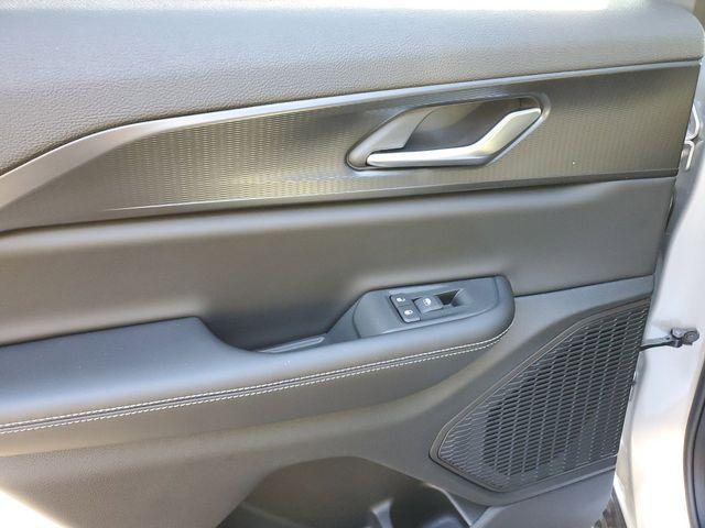 new 2025 Jeep Grand Cherokee car, priced at $42,556