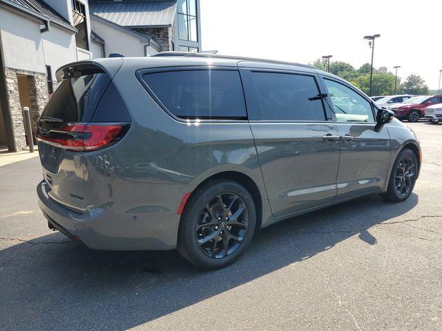 new 2025 Chrysler Pacifica car, priced at $49,934