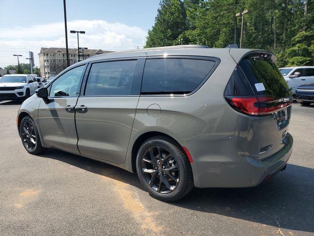new 2025 Chrysler Pacifica car, priced at $49,934