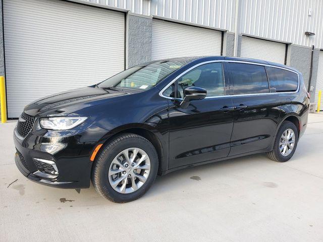 new 2025 Chrysler Pacifica car, priced at $48,049