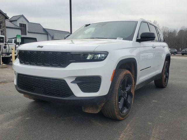 new 2024 Jeep Grand Cherokee car, priced at $37,450