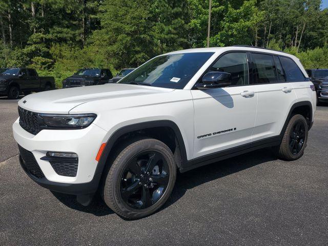 new 2025 Jeep Grand Cherokee car, priced at $43,801