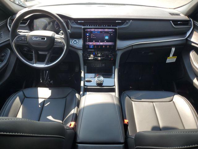 new 2025 Jeep Grand Cherokee car, priced at $43,801