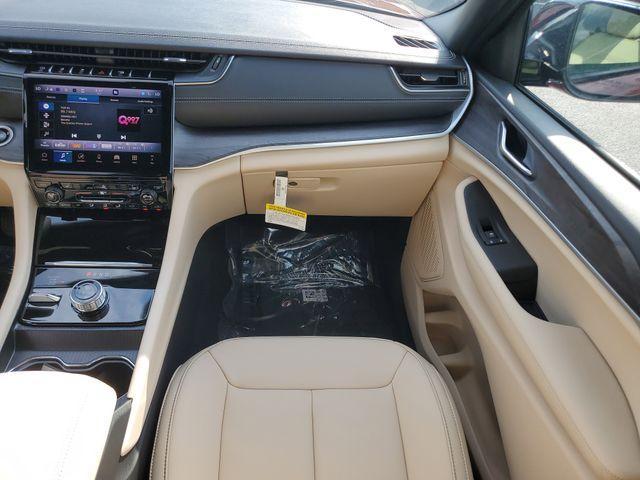 new 2025 Jeep Grand Cherokee car, priced at $44,071