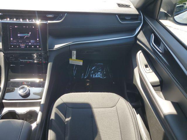 new 2025 Jeep Grand Cherokee car, priced at $36,069