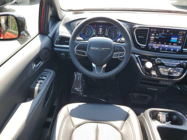 new 2025 Chrysler Pacifica car, priced at $43,424