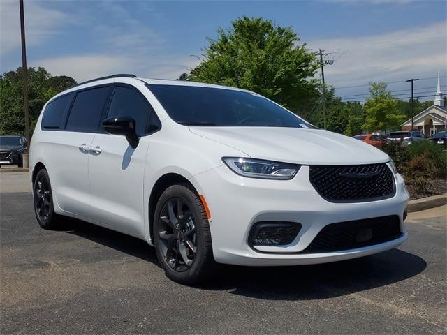 new 2024 Chrysler Pacifica car, priced at $51,665