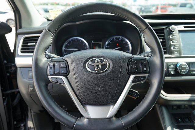 used 2019 Toyota Highlander car, priced at $28,999