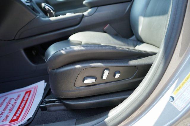 used 2022 Cadillac XT6 car, priced at $37,143