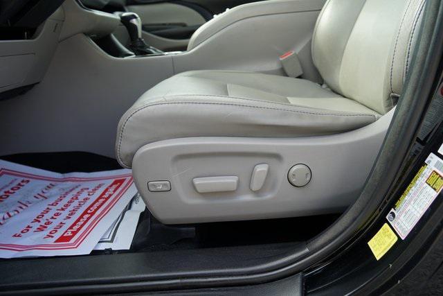 used 2018 Toyota Highlander car, priced at $21,695