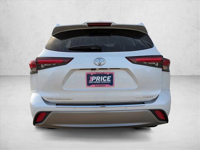used 2024 Toyota Highlander car, priced at $41,997