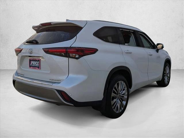 used 2024 Toyota Highlander car, priced at $41,997