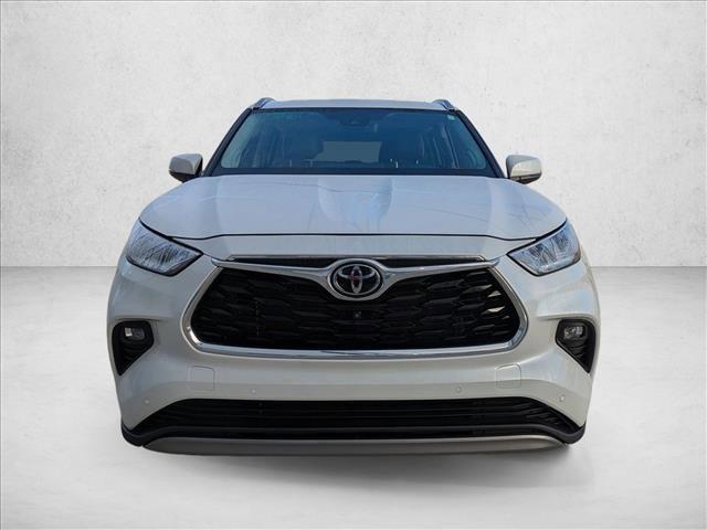 used 2024 Toyota Highlander car, priced at $41,997