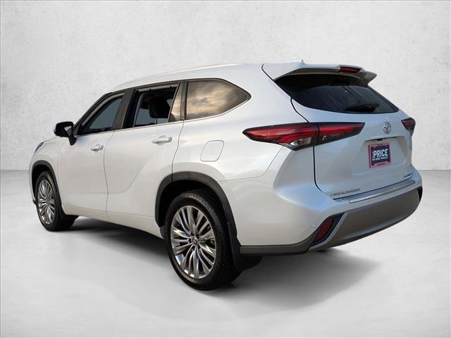 used 2024 Toyota Highlander car, priced at $41,997