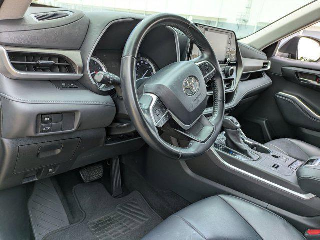 used 2022 Toyota Highlander car, priced at $29,999
