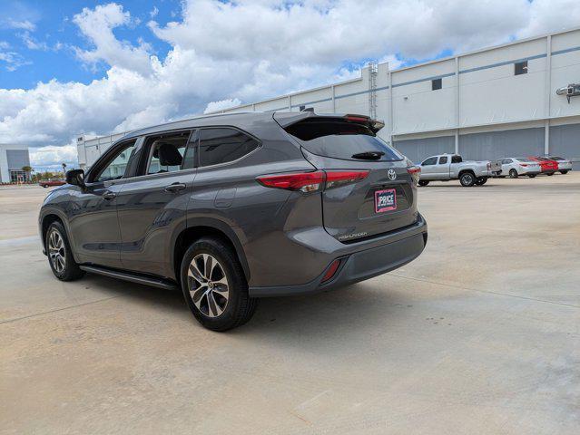 used 2022 Toyota Highlander car, priced at $29,999