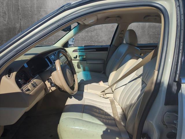 used 2006 Lincoln Town Car car, priced at $5,999
