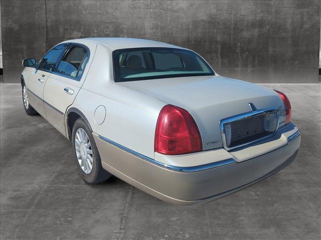 used 2006 Lincoln Town Car car, priced at $6,697