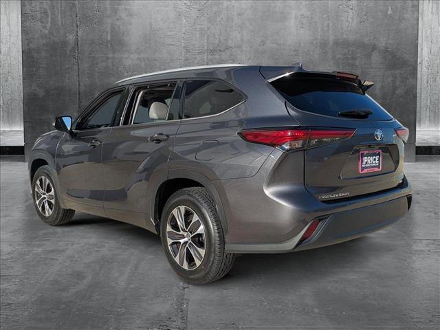 used 2022 Toyota Highlander car, priced at $33,399