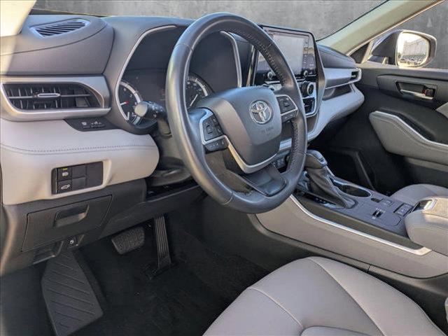 used 2022 Toyota Highlander car, priced at $33,399