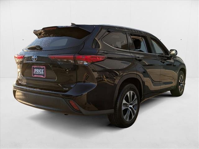 used 2022 Toyota Highlander car, priced at $31,024