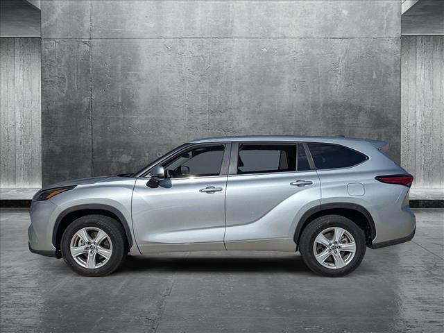 used 2023 Toyota Highlander car, priced at $34,999