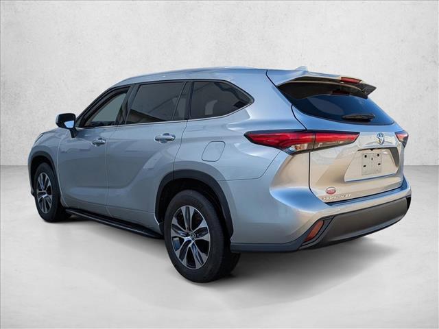 used 2022 Toyota Highlander car, priced at $32,305