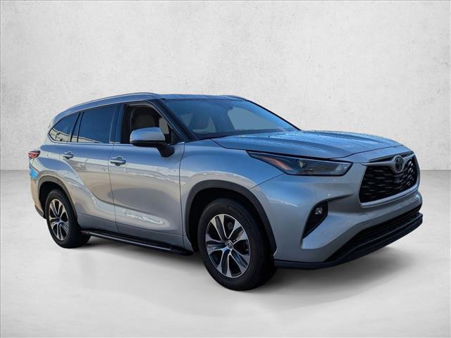 used 2022 Toyota Highlander car, priced at $32,305