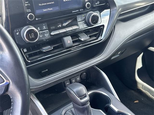used 2021 Toyota Highlander car, priced at $28,500