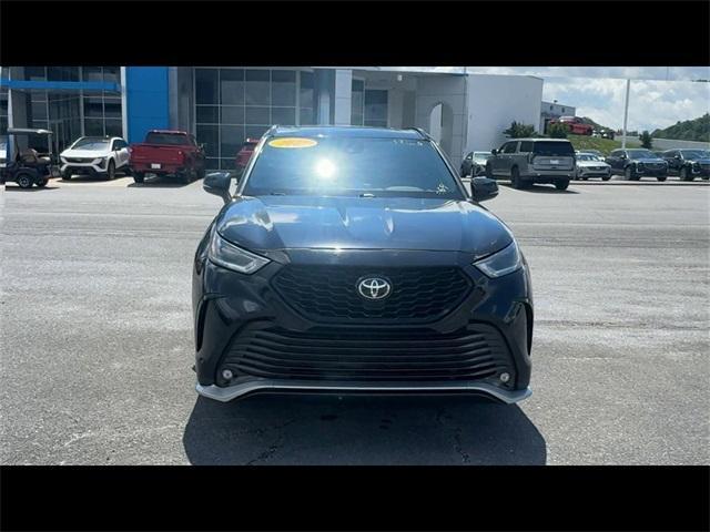 used 2021 Toyota Highlander car, priced at $28,500