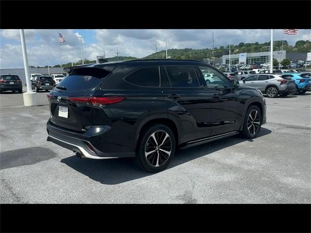 used 2021 Toyota Highlander car, priced at $28,500