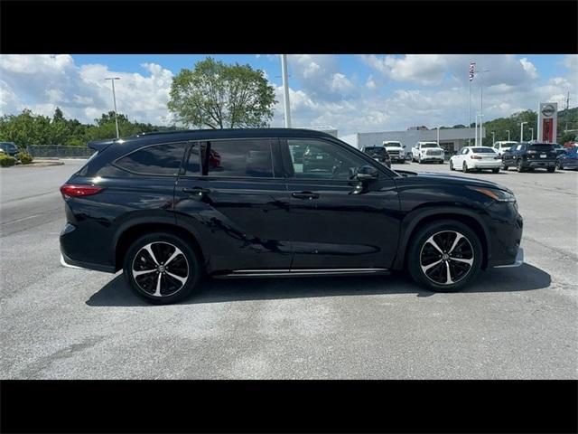 used 2021 Toyota Highlander car, priced at $28,500