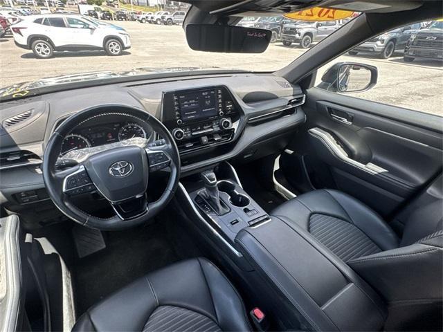 used 2021 Toyota Highlander car, priced at $28,500
