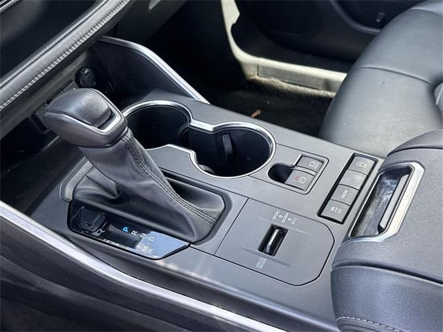 used 2021 Toyota Highlander car, priced at $28,500