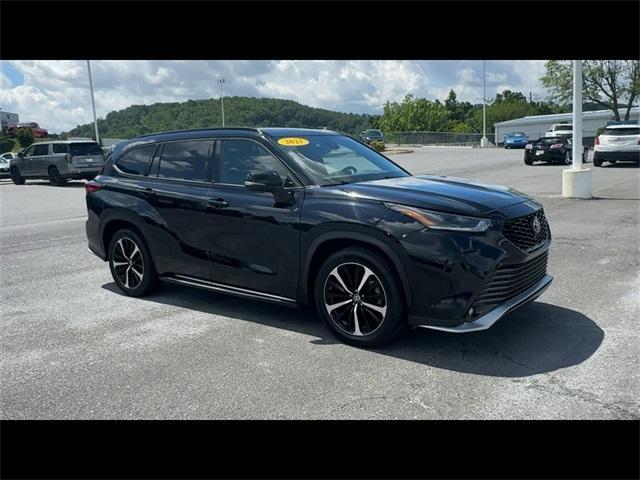 used 2021 Toyota Highlander car, priced at $28,500