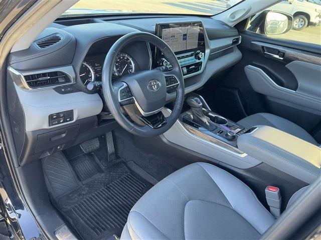 used 2022 Toyota Highlander car, priced at $44,000